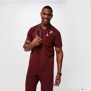 Figs Scrubs‎ Men's Burgundy Red Leon Three Pocket Scrub Top